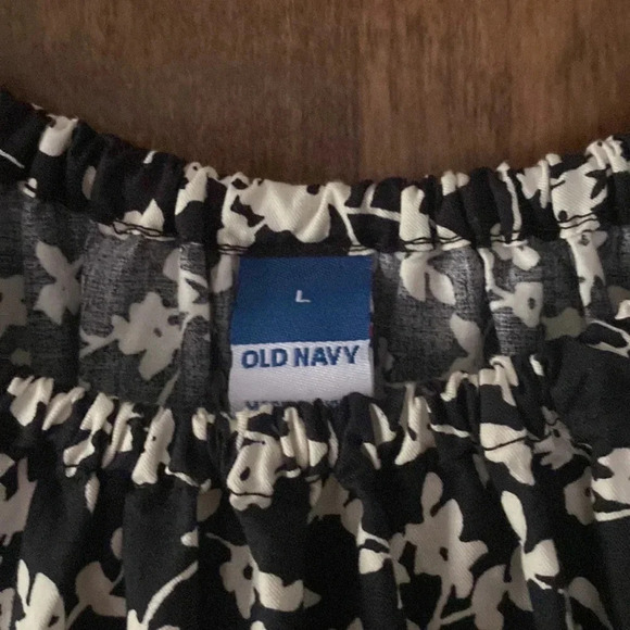 Old Navy Black and White Floral Poplin Dress - Picture 9 of 10